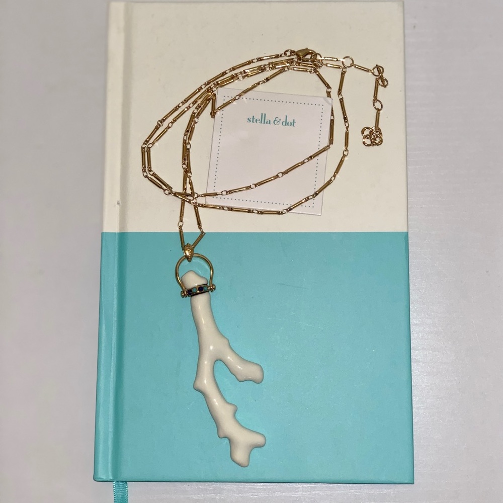 Stella & Dot coral necklace